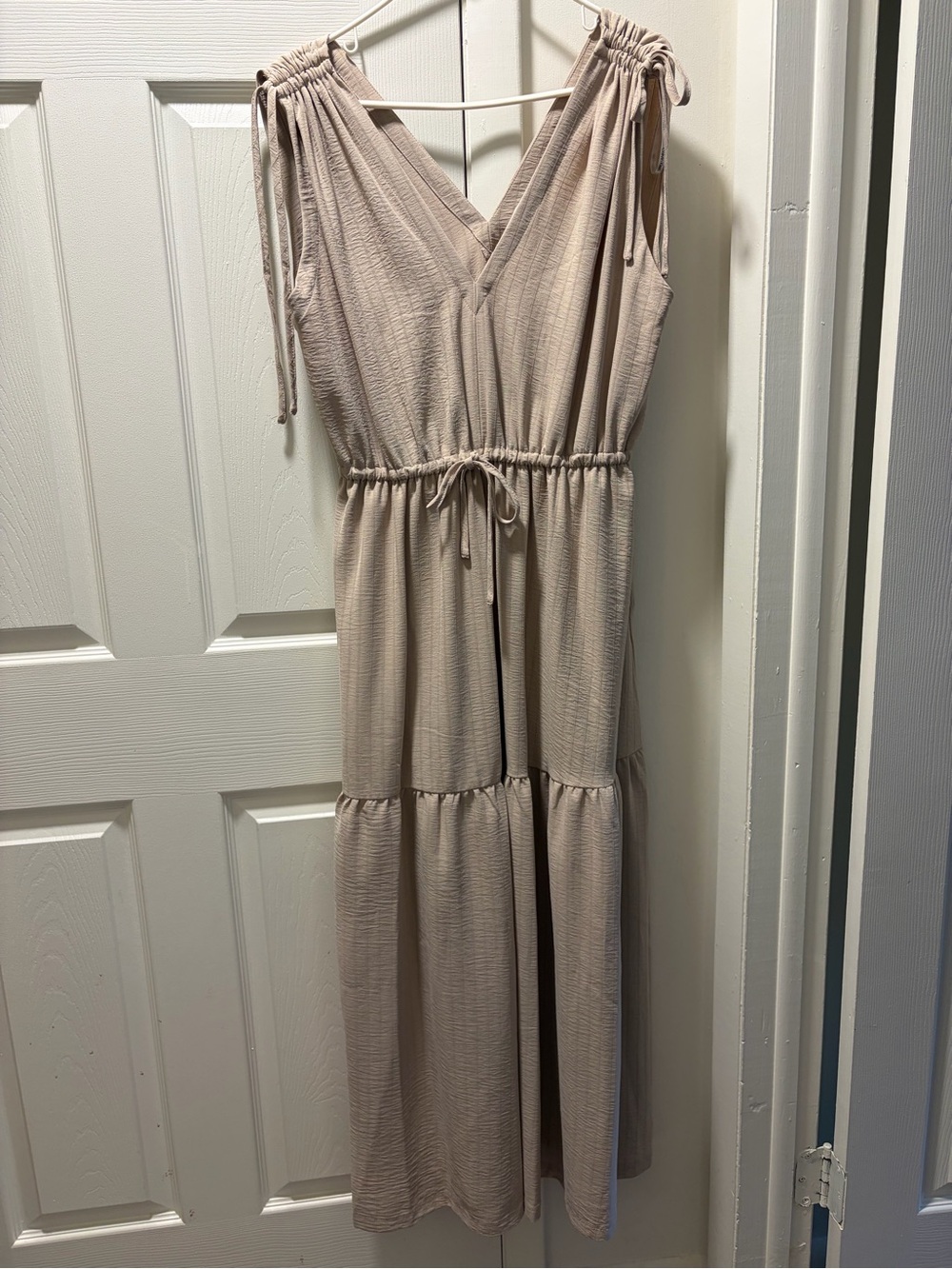 Calvin Klein EUC Flowy Tiered Sleeveless Maxi V-Neck Beachy Boho Dress